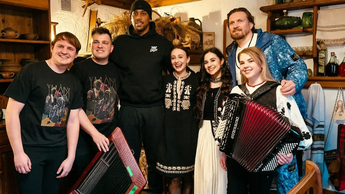 «Відчули справжню Україну»: Усик запалив під українські пісні разом із Джошуа у Львові