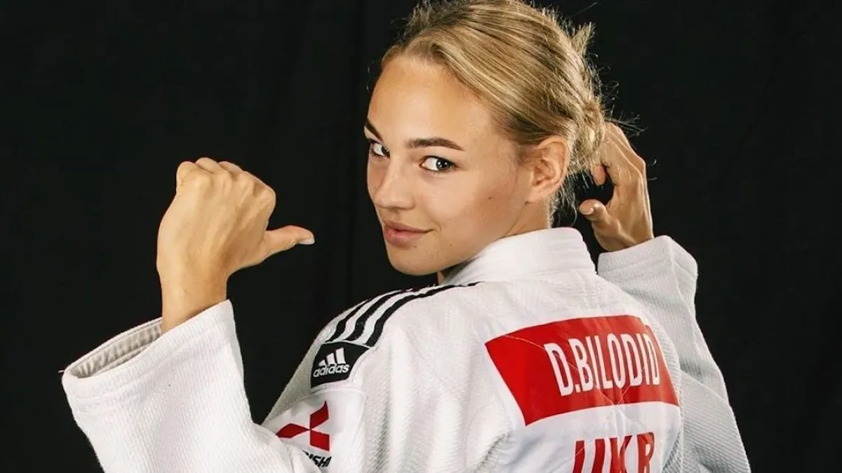 «‎Погода радує, настрій весняний»: Білодід показала нове фото і вразила красою