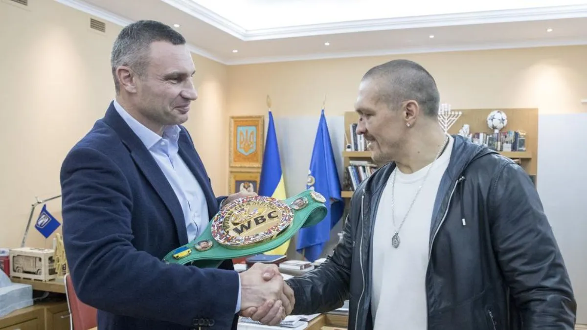 «Для країни працюватиму»: чи варто Кличку остерігатися приходу Усика в політику – чемпіон дав чітку відповідь