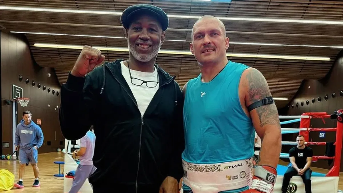 Усик відвідав церемонію The Ring у Нью-Йорку: відео зустрічі українського боксера з легендарним Льюїсом