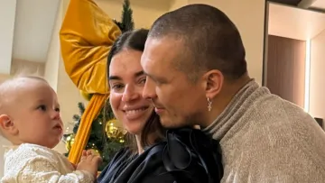 Чемпіон у ринзі, а вдома – милий тато: дружина Усика розчулила мережу фото боксера з донькою