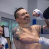 Всесвітньовідомий стрімер сказився під час прямого ефіру бою Усик – Дюбуа, програвши кругленьку суму: відео