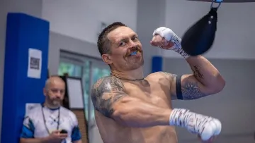 Всесвітньовідомий стрімер сказився під час прямого ефіру бою Усик – Дюбуа, програвши кругленьку суму: відео