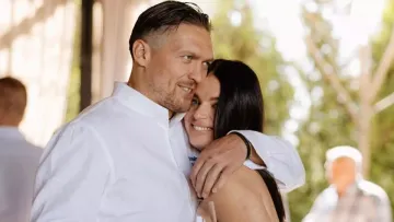 В ліжку з чемпіонськими поясами: Катерина Усик виклала звабливе фото з боксером до Дня святого Валентина