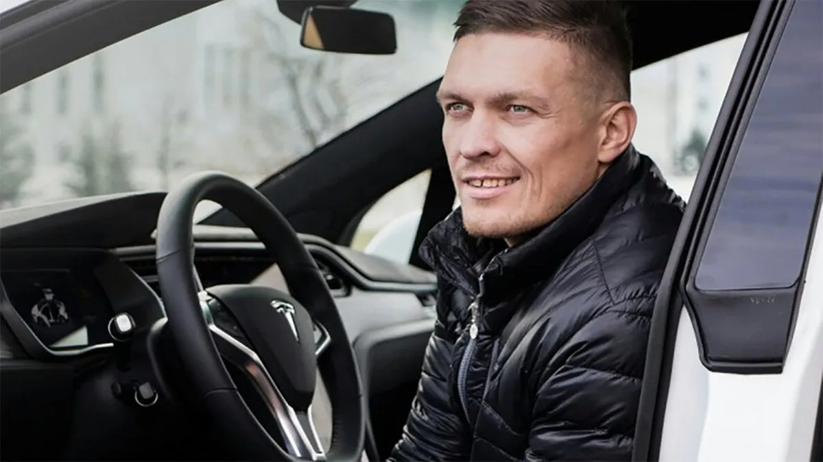 «Не нервуйте, максимально спокійно»: Усик зробив неочікувану заяву про правила дорожнього руху