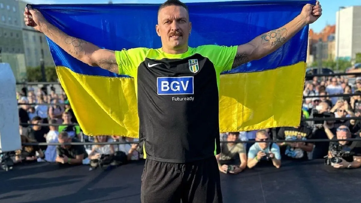 Усик похизувався зв’язками з Шевченком і сказав, чи зіграє за Полісся: чемпіон зробив заяву про Динамо