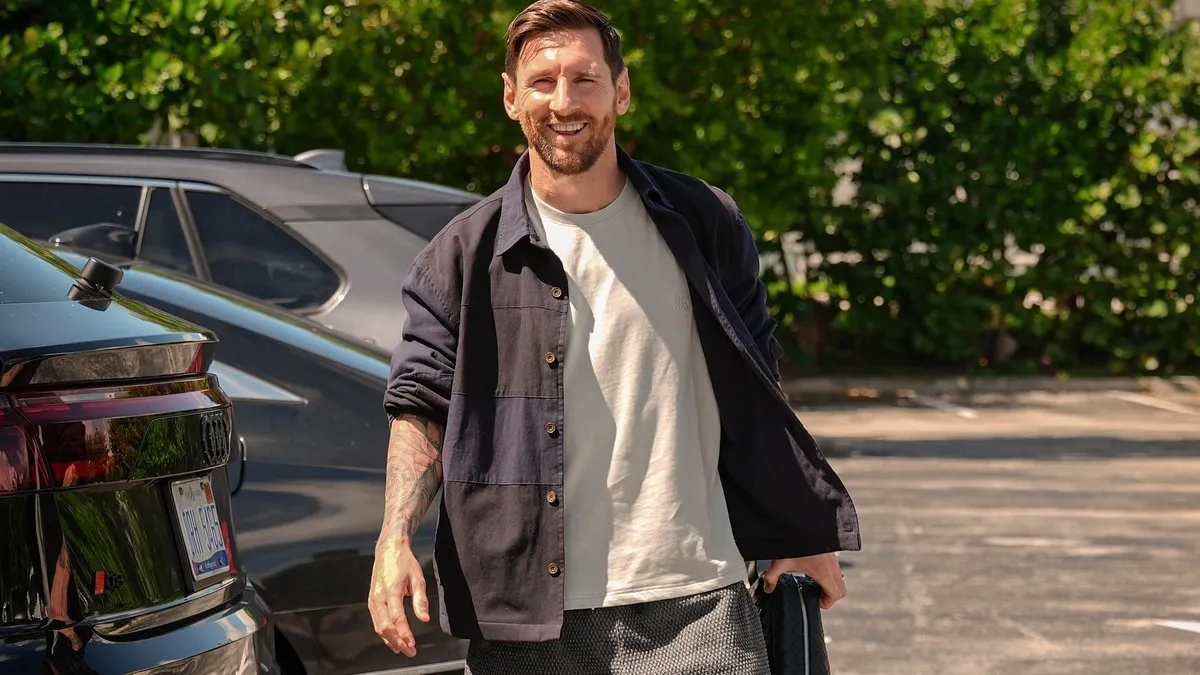 Мессі випадково потрапив у романтичне відео на вулицях Барселони: пара не могла повірити власним очам