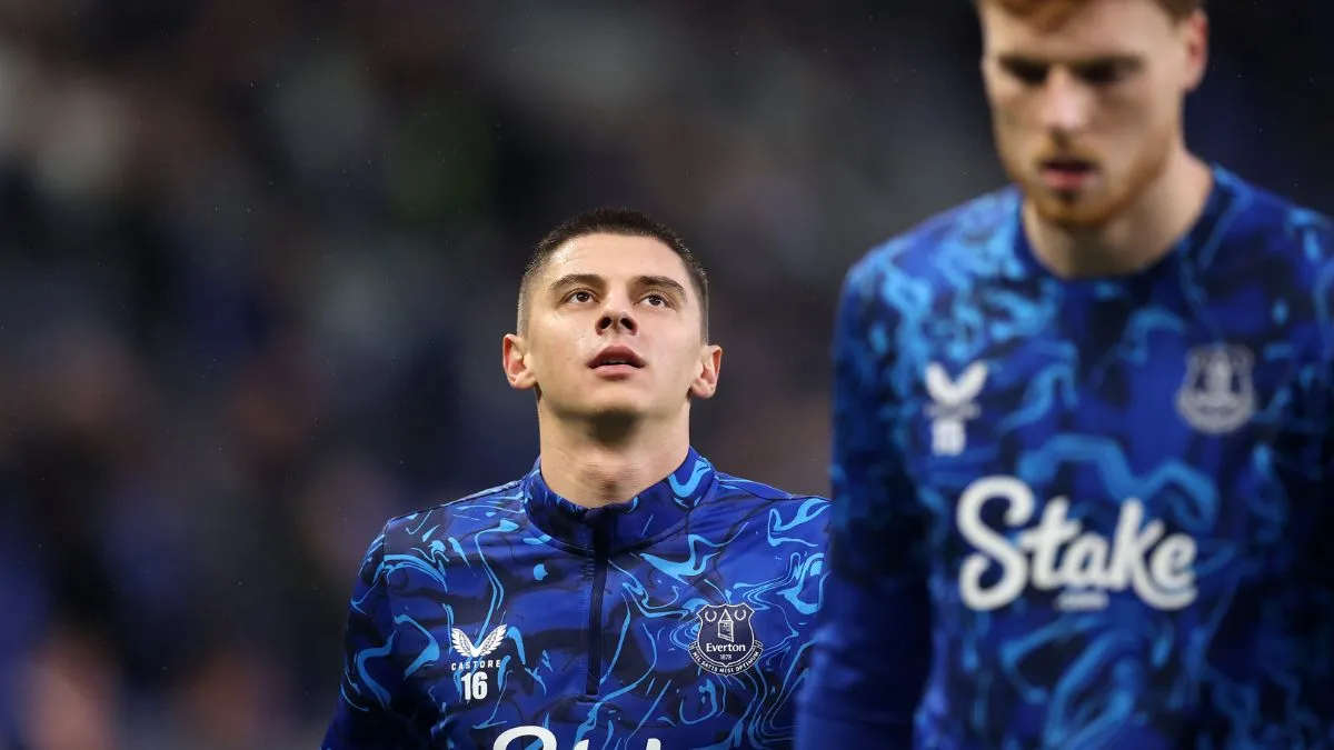 «Чинний контракт футболіста закінчується...»: в Англії визначились з майбутнім українця Миколенка в Евертоні