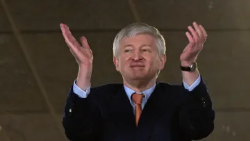 Годинник за ціною квартири: Ахметов під час зустрічі з тренером Шахтаря «засвітив» свій елітний аксесуар