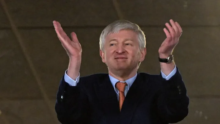 Годинник за ціною квартири: Ахметов під час зустрічі з тренером Шахтаря «засвітив» свій елітний аксесуар