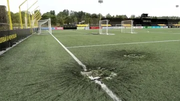 Над домашнім стадіоном українського футбольного клубу пролетів ворожий шахед: відео моменту