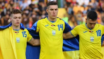 «Мій тато воював і отримав важке поранення»: футболіст збірної України розповів, як війна повпливала на нього