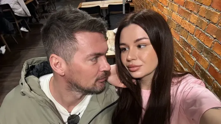 Мілевський показав, як відпочиває із коханою в Буковелі: скільки коштує номер в елітному містечку