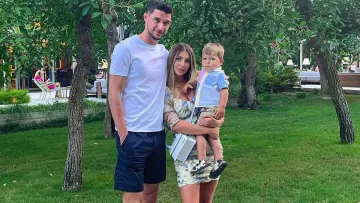 Дружина Яремчука запалила фотосесією у латексі: футболіст відреагував оригінальним посланням з Роналду