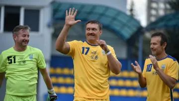 Усик, Шевченко, Вакарчук та інші українські зірки зіграли в футбол: ось чому знаменитості зібралися разом