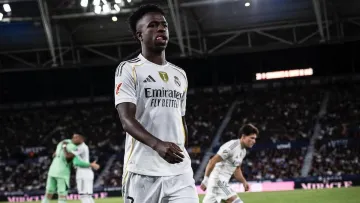 Зірка Реалу звинуватив футболіста Бенфіки у расизмі: матч ЛЧ зупиняли, а на полі відбувався справжній хаос