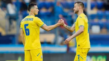 Зірки українського футболу подолали 75 кілометрів: як проводять відпустку Ярмоленко і Степаненко – фото