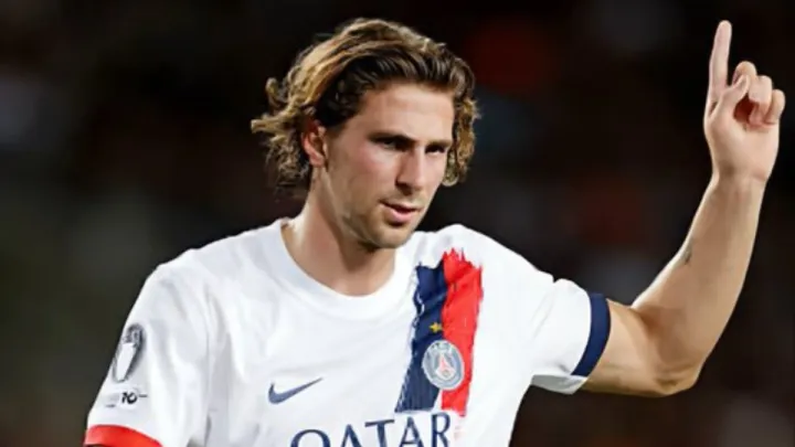 «Усмішка є, бо поруч ти»: Забарний виклав фото не з тренування, а з лісу – з ким гуляв хащами захисник ПСЖ