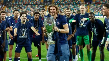 «Поясни сам, або з тебе спитаємо ми»: ультрас «наїхали» на Забарного через його взаємодію з Сафоновим – відео