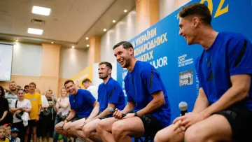 «Звʼязок, що не переривається відстанню»: Шевченко та гравці збірної України провели важливу зустріч у Канаді