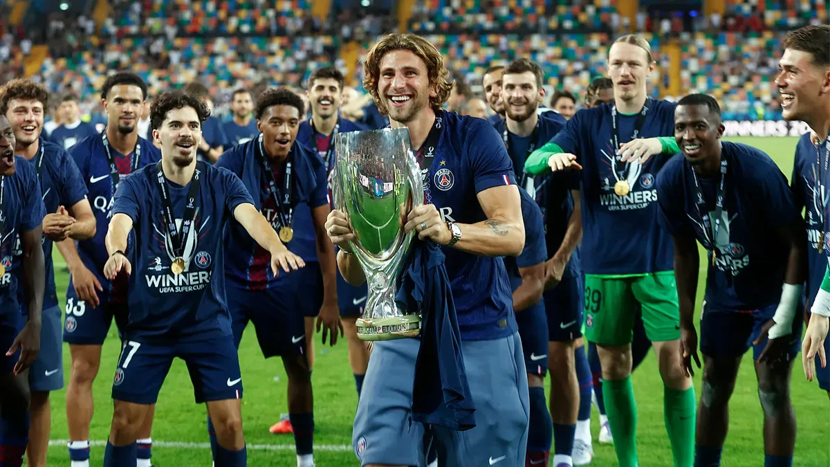 «Поясни сам, або з тебе спитаємо ми»: ультрас «наїхали» на Забарного через його взаємодію з Сафоновим – відео