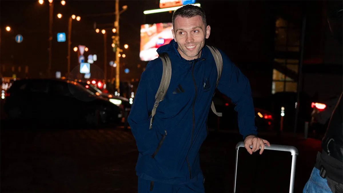 Збірна України вирушила на вирішальні матчі відбору на ЧС: гравці команди Реброва зібралися на вокзалі в Києві