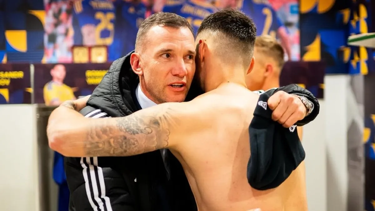 Ребров та Шевченко привітали збірну України з перемогою над Ісландією: УАФ показала відео з роздягальні