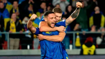 Артем Довбик «вигуляв» свого партнера по команді Реброва в Римі: спільне фото гравців збірної України