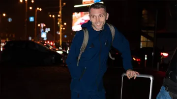 Збірна України вирушила на вирішальні матчі відбору на ЧС: гравці команди Реброва зібралися на вокзалі в Києві