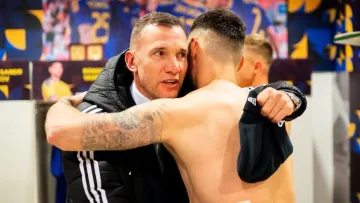 Ребров та Шевченко привітали збірну України з перемогою над Ісландією: УАФ показала відео з роздягальні