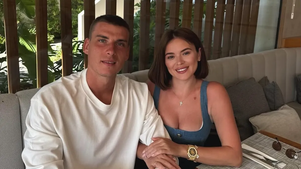 Дружина Луніна здивувала підписників новим кадром: обраниця зіркового футболіста змінила зачіску