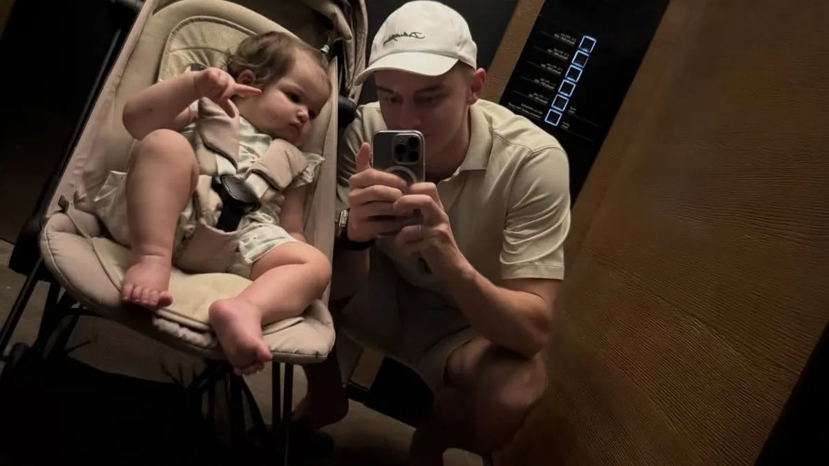 «Перший день народження нашого кохання»: гравець збірної України виклав милі фото з донькою