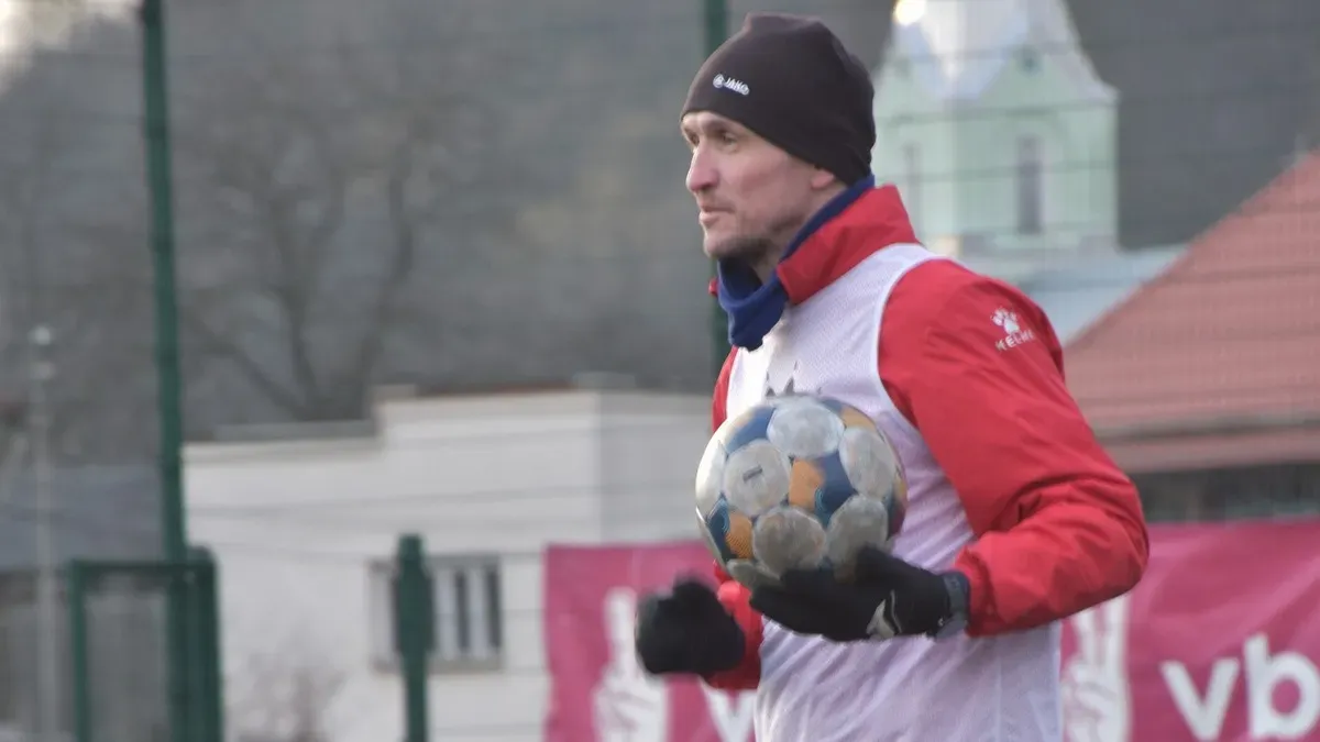 «Якби я ударив, то людина б упала»: відео скандального епізоду в Другій лізі та коментар футболіста