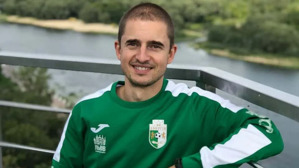 Бойовий медик допоміг врятувати футболіста: гравець втратив свідомість прямо під час матчу