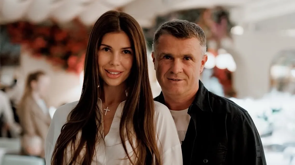 Новорічна ялинка Реброва та романтика з 90-х: дружина тренера збірної України показала, який фільм дивиться