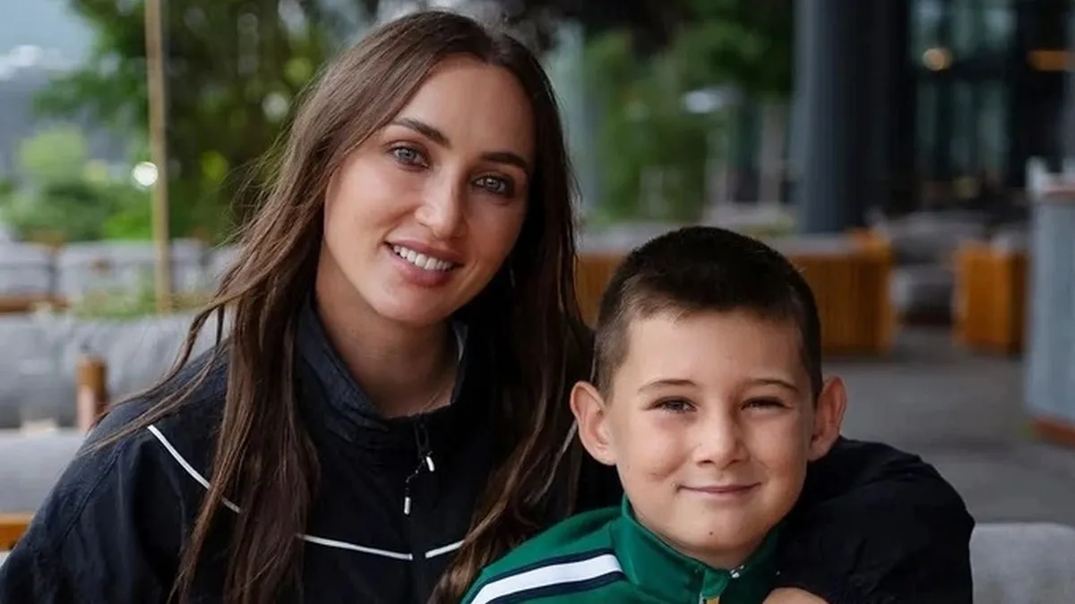 «В надійних чоловічих руках»: Ганна Різатдінова показала, як син піклується про неї