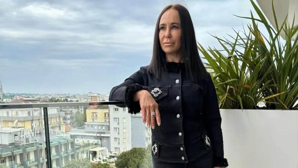 «Ми були в шоці»: Стелла Захарова відреагувала на скандал з номером готелю, який зіпсували Верняєв та Греко