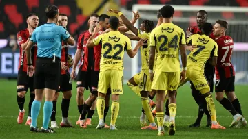 Шахрайство в Суперлізі: федерація футболу Туреччини перевіряє сотні арбітрів через ставки на спорт