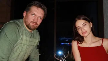 Катерина Усик похизувалася родинними фото з відпочинку: що робила сім'я легенди боксу в Іспанії