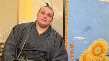 Мільйони єн та перший клас на авіарейсах: український сумоїст Явгусишин отримав престижний статус в Японії