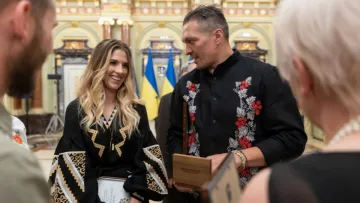 «Я от дивлюся на Саню…»: Ольга Харлан після бою Усика зробила несподівану заяву
