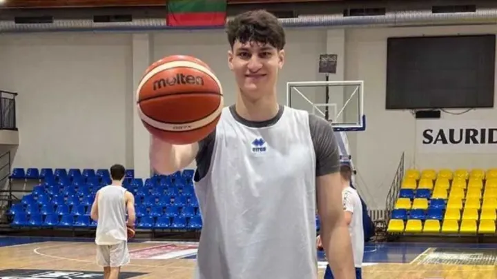 Син Кличка дебютував у чемпіонаті Франції з баскетболу: що про нього відомо і як виглядає 21-річний Максим