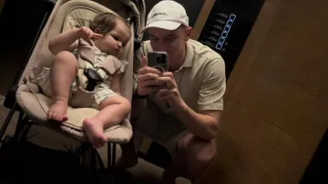 «Перший день народження нашого кохання»: гравець збірної України виклав милі фото з донькою