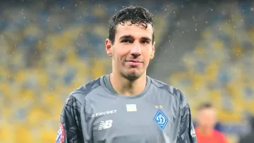 Футболіста Динамо змусили «‎попітніти» заради пального для BMW: ось що він робив