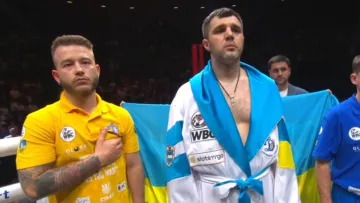 Український боксер тричі побував в нокдауні у чемпіонському бою: він здався у третьому раунді