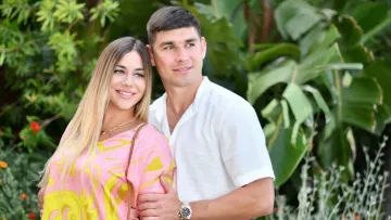 «‎Настрій вже святковий»: обраниця Малиновського вимагає шампанського – футболіст прийшов на допомогу