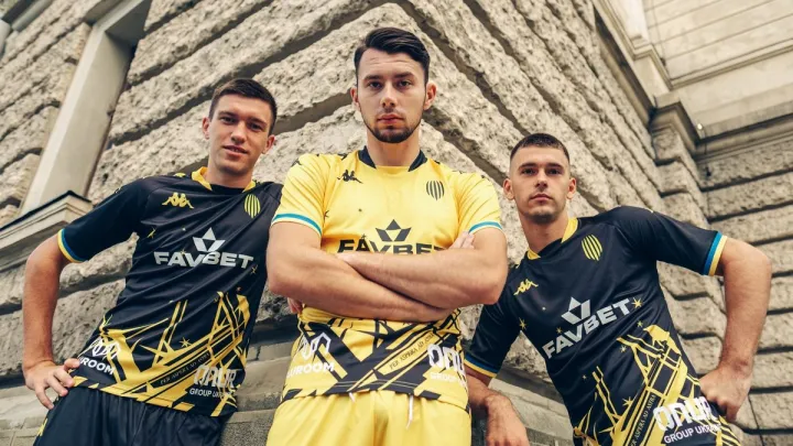 Український футбольний клуб представив нову форму в розкішному ретро-авто: таке коштує 100 тисяч доларів