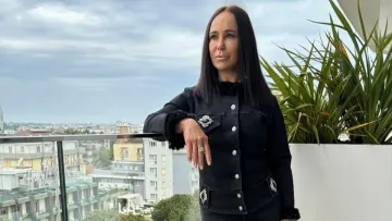 «Ми були в шоці»: Стелла Захарова відреагувала на скандал з номером готелю, який зіпсували Верняєв та Греко