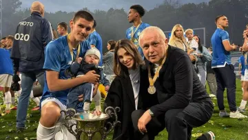 Донька Суркіса винесла онука на святкування чемпіонства: реакцію президента Динамо треба бачити
