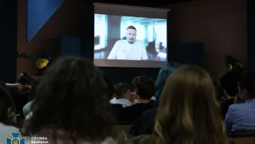 «Не давайте себе використати»: Усик дав пораду українським школярам на онлайн-уроці від СБУ та Нацполіції